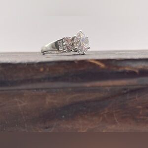 2.5 carat Round Cubic Zirconia solitaire in 925 Sterling Silver Setting - Size 6